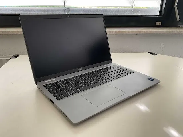 Laptop - dell - latitude 5530 - afbeelding 1 van  7