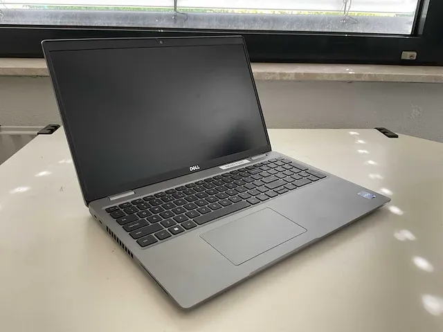 Laptop - dell - latitude 5530 - afbeelding 1 van  8