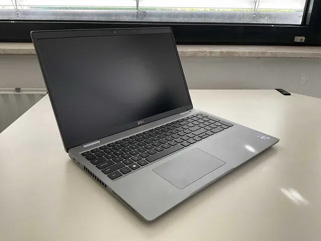 Laptop - dell - latitude 5530 - afbeelding 1 van  7