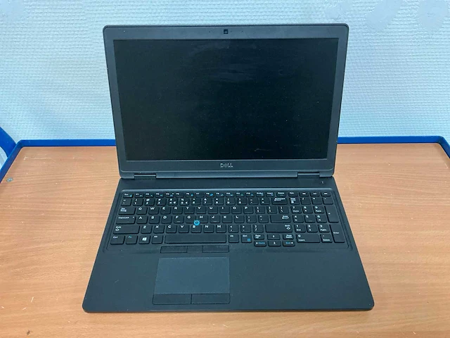 Laptop - dell - latitude 5590 - i7-8650u - afbeelding 1 van  3