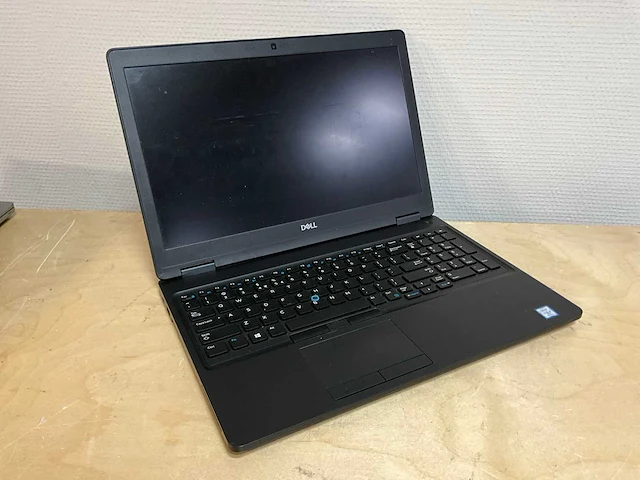 Laptop - dell - latitude 5590 - i7-8650u - afbeelding 1 van  3