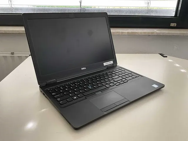 Laptop - dell - latitude 5590 - afbeelding 1 van  7