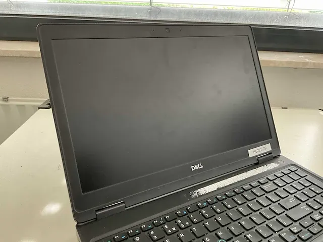 Laptop - dell - latitude 5590 - afbeelding 4 van  7