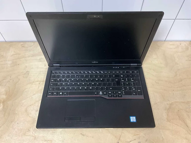 Laptop - fujitsu - e5590m150s nl - i5-8265u - afbeelding 2 van  3