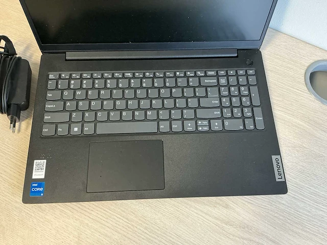 Laptop - lenovo - 82kb - afbeelding 2 van  8