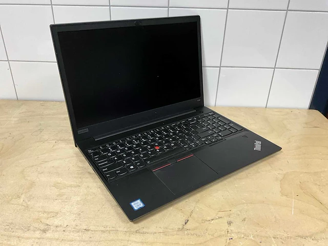 Laptop - lenovo - thinkpad e590 - i5-8265u - afbeelding 1 van  3