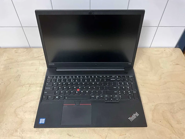 Laptop - lenovo - thinkpad e590 - i5-8265u - afbeelding 2 van  3