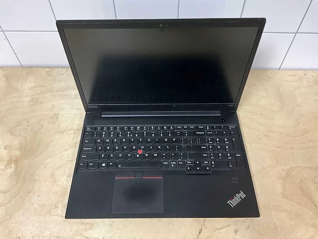 Laptop - lenovo - thinkpad e590 - i7-8565u - afbeelding 2 van  3