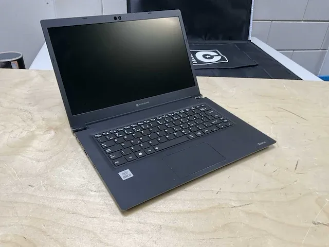 Laptop - n/a - tecra a40-g-18h - afbeelding 1 van  4