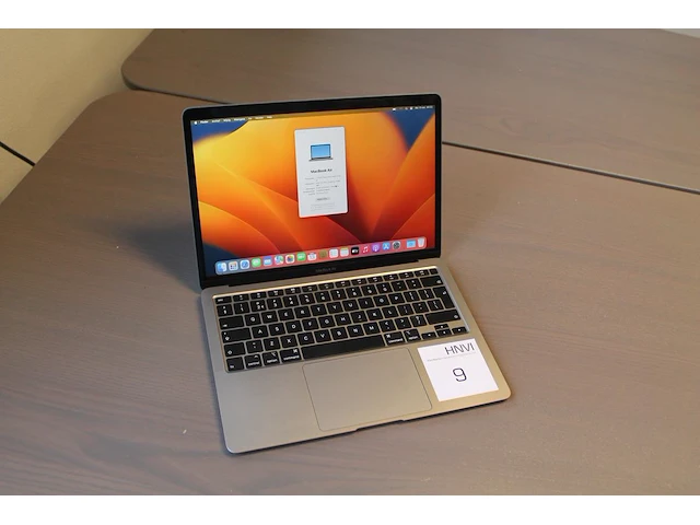 Laptop apple macbook air met mac os ventura i3, 8gb intern geheugen en 250 gb harde schijf. - afbeelding 1 van  3
