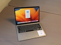 Laptop apple macbook air met mac os ventura i3, 8gb intern geheugen en 250 gb harde schijf. - afbeelding 1 van  3