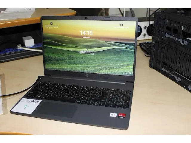 Laptop hp 15s-eq1xxx. 476gb hdd. amd athlon silver 3050u 2.30 ghz processor. 8gb ram geheugen. windows 11 h... - afbeelding 1 van  4