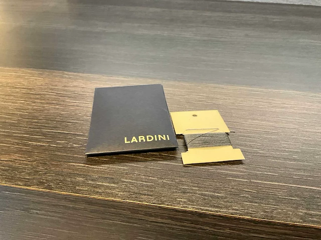 Lardini tweedelig pak maat: onbekend - afbeelding 2 van  3