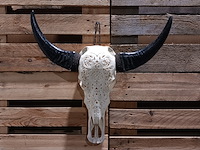 Large hand gegraveerde buffalo schedel, 2024 - afbeelding 1 van  11