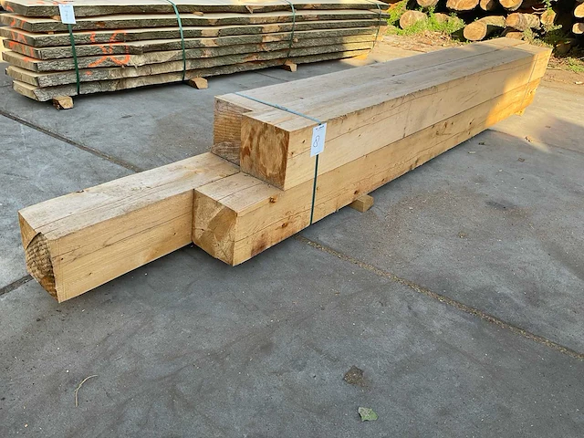 Lariks balken 200x200 mm (4x) - afbeelding 1 van  5