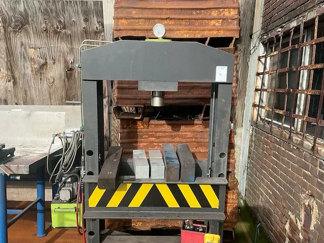 Larzep ee12018-ce werkplaatspers - afbeelding 1 van  7