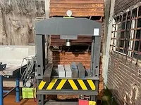 Larzep ee12018-ce werkplaatspers