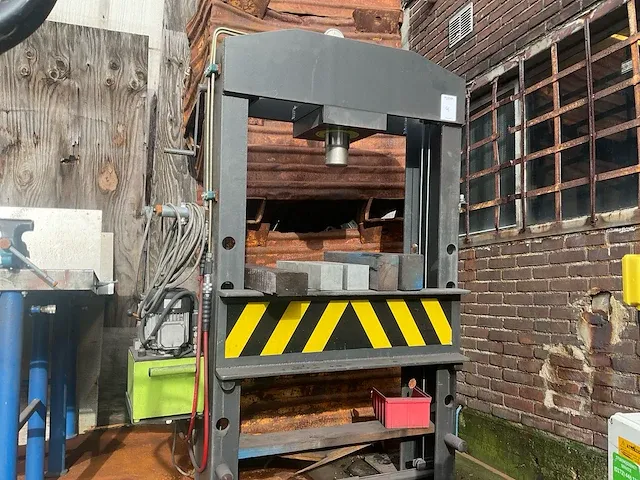 Larzep ee12018-ce werkplaatspers - afbeelding 2 van  7