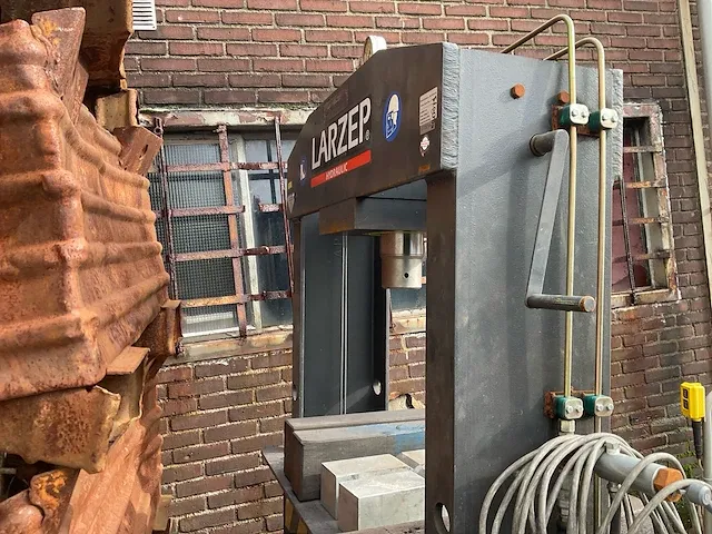Larzep ee12018-ce werkplaatspers - afbeelding 6 van  7