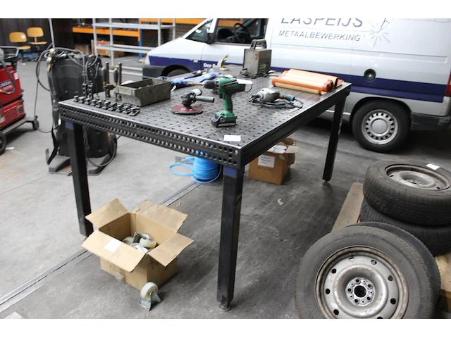 Las- / opspan-tafel siegmund met diverse accessoires en afmeting 200 x 120 x 100 cm. bladdikte 12 mm. - afbeelding 1 van  2