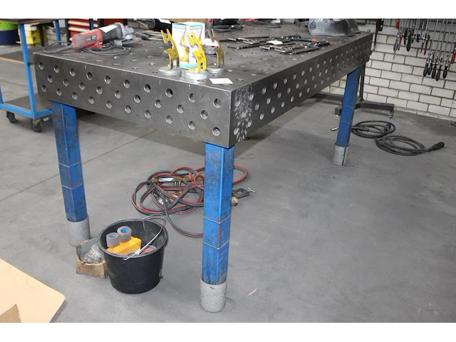 Las- / opspantafel met afmeting 200 x 100 cm. in hoogte verstelbaar. bladdikte 25 mm. - afbeelding 1 van  2