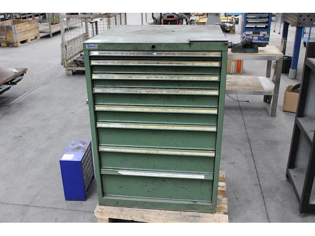 Lasaccessoires, potboren, draadtappers, schuurbanden, etc. in metalen ladekast. afmeting 72 x 73 x 100 cm. - afbeelding 1 van  8