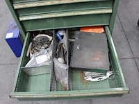 Lasaccessoires, potboren, draadtappers, schuurbanden, etc. in metalen ladekast. afmeting 72 x 73 x 100 cm. - afbeelding 8 van  8