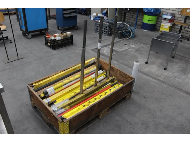 Laselektrodes in diverse uitvoeringen in palletbox. - afbeelding 2 van  2