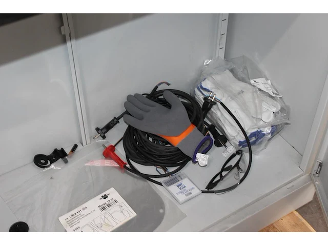 Lasgerelateerde producten w.o. handschoenen, gehoorbescherming, schuurbanden, polijstkoppen, rubbers, etc. ... - afbeelding 2 van  4