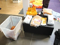 Laskleding en beschermingsmiddelen oxxa w.o. jassen broeken handschoenen en schorten op schap en in kunstst... - afbeelding 1 van  3