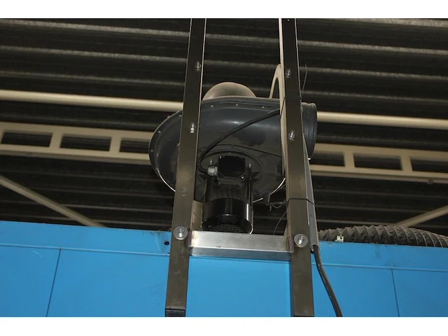 Lasrobot fanuc arcmate 100i met besturingskast fanuc system r-j3, handterminal teach pendant en draaiplatea... - afbeelding 2 van  10