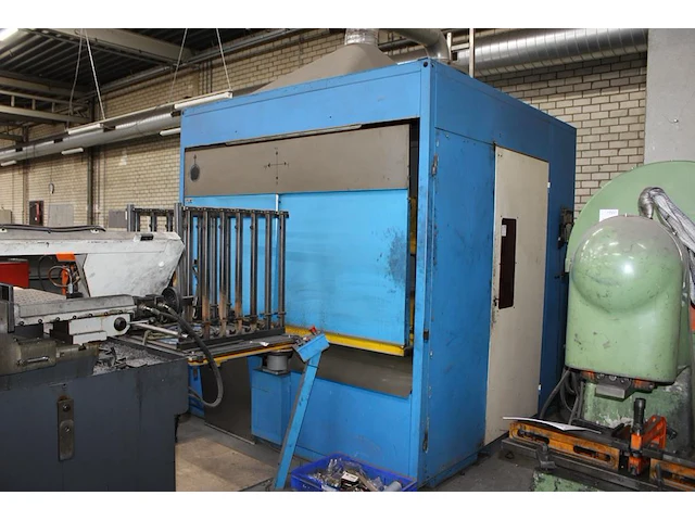 Lasrobot fanuc arcmate 100i met besturingskast fanuc system r-j3, handterminal teach pendant en draaiplatea... - afbeelding 1 van  10