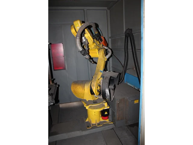 Lasrobot fanuc arcmate 100i met besturingskast fanuc system r-j3, handterminal teach pendant en draaiplatea... - afbeelding 4 van  10