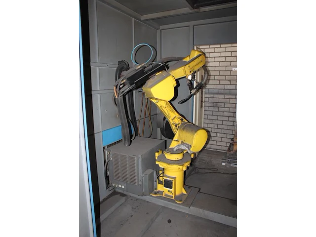 Lasrobot fanuc arcmate 100i met besturingskast fanuc system r-j3, handterminal teach pendant en draaiplatea... - afbeelding 5 van  10