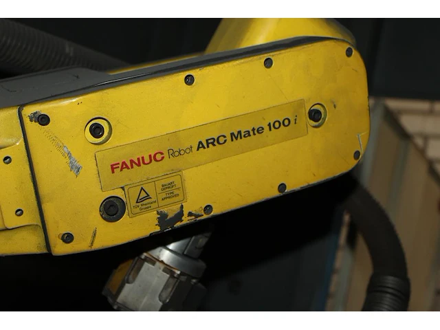 Lasrobot fanuc arcmate 100i met besturingskast fanuc system r-j3, handterminal teach pendant en draaiplatea... - afbeelding 6 van  10