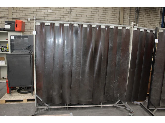Lasscherm cepro met afmeting 210 / 280 x 204 cm. - afbeelding 1 van  2