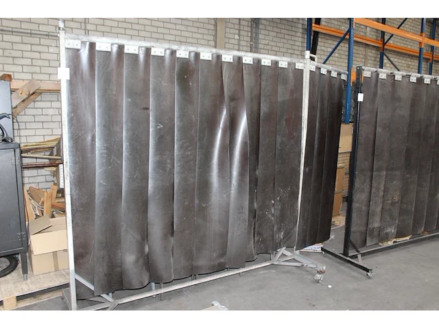 Lasscherm cepro met afmeting 210 / 280 x 204 cm. - afbeelding 2 van  2