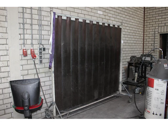 Lasscherm cepro met afmeting 216 x 210 cm. - afbeelding 1 van  2