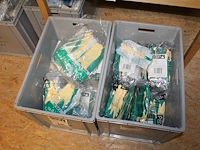 Latex- en werkhandschoenen in diverse maten en uitvoeringen in tien dozen en kratten. - afbeelding 3 van  3