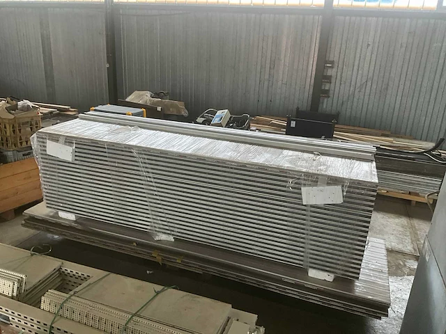 Lattonedil 40mm sandwichpanelen - afbeelding 1 van  5