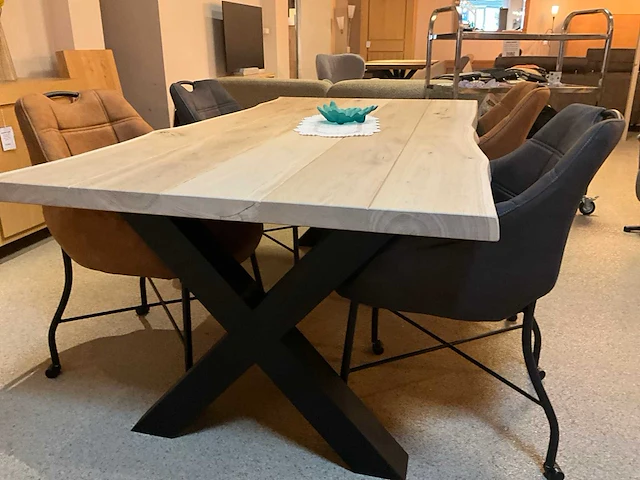 Laura eiken eetkamertafel - afbeelding 1 van  6