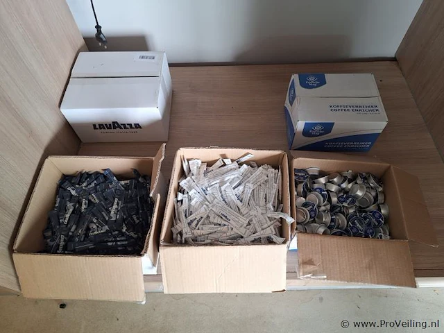Lavazza suikerstaafjes & koffiecreamer - afbeelding 1 van  1
