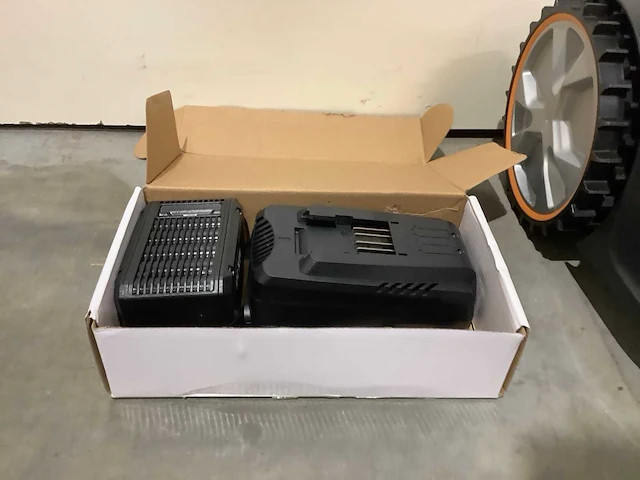 Lawnmaster b-1-1-2. vbrm16 ocumow robotmaaier - afbeelding 4 van  7