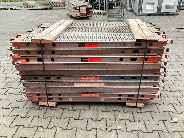 Layher allround - stalen vlonder buisoplegging 1,57 mtr - steigers (30x) - afbeelding 7 van  10