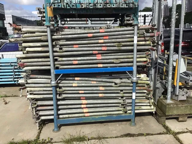 Layher allround verlengde tussenligger (100x), 1.40 m plus verlengd deel 0.60 - afbeelding 1 van  4