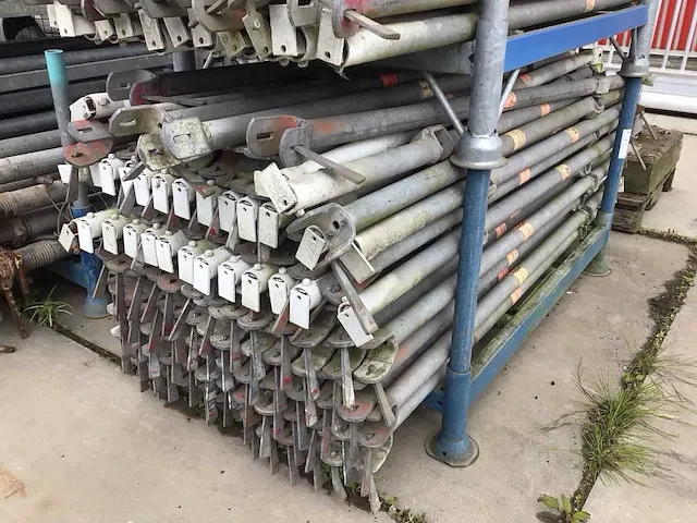 Layher allround verlengde tussenligger (100x), 1.40 m plus verlengd deel 0.60 - afbeelding 3 van  4