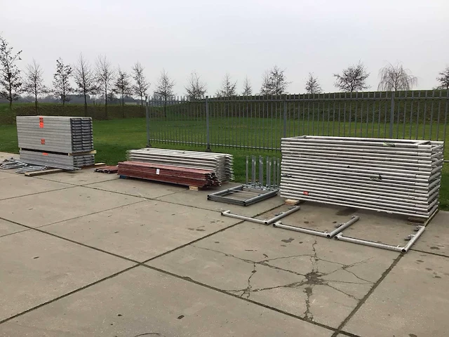 Layher blitz aluminium renovatie steiger - afbeelding 2 van  9