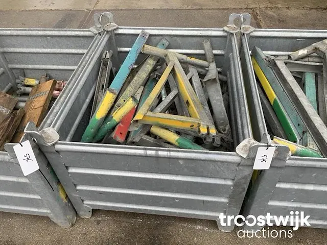 Layher console in metalen bak - afbeelding 1 van  3