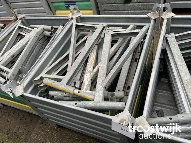 Layher console in metalen bak - afbeelding 1 van  1
