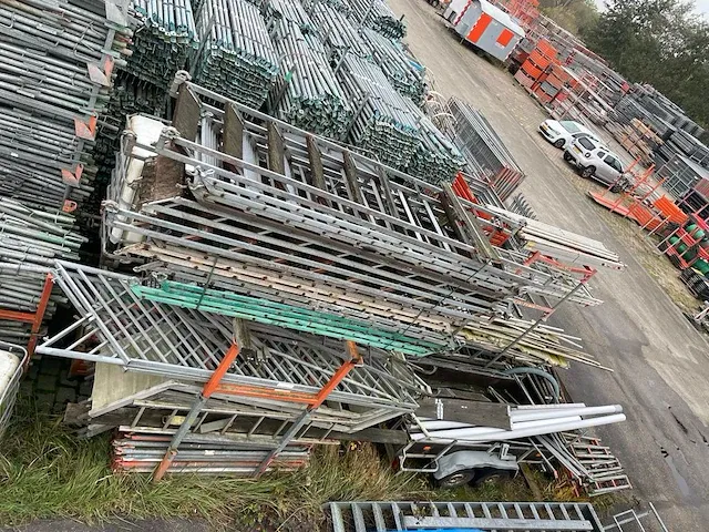 Layher / custer / dutch - allround - bouwsteigers - zeer grote partij stalen en aluminium steigermateriaal - afbeelding 7 van  88
